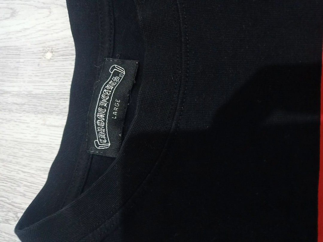 ChromeHearts Tshirt (Category: Tshirts & Polo Shirts ) located in Manila. Submitted by thriftyasher.2601. (Listing ID 1466886080, Image 2). Description: Medium.