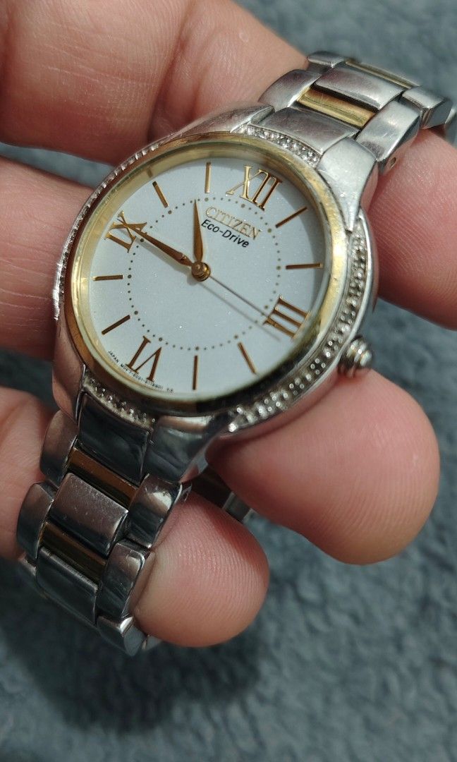 Citizen Eco-Drive 20 diamonds bezel ( Solar-powered ) (Category: Women's Watches) located in Cebu City. Submitted by aceoftime (Listing ID 1466933899, Image 2). Description: In excellent condition Solar powered quartz movt Bezel paved with 20 Diamonds Silver-gold tone in stainless steel Watch only Our Guarantee: 💯 Authentic All watches are checked by our experienced technician to ensure good functionality Please manage your expectations since th