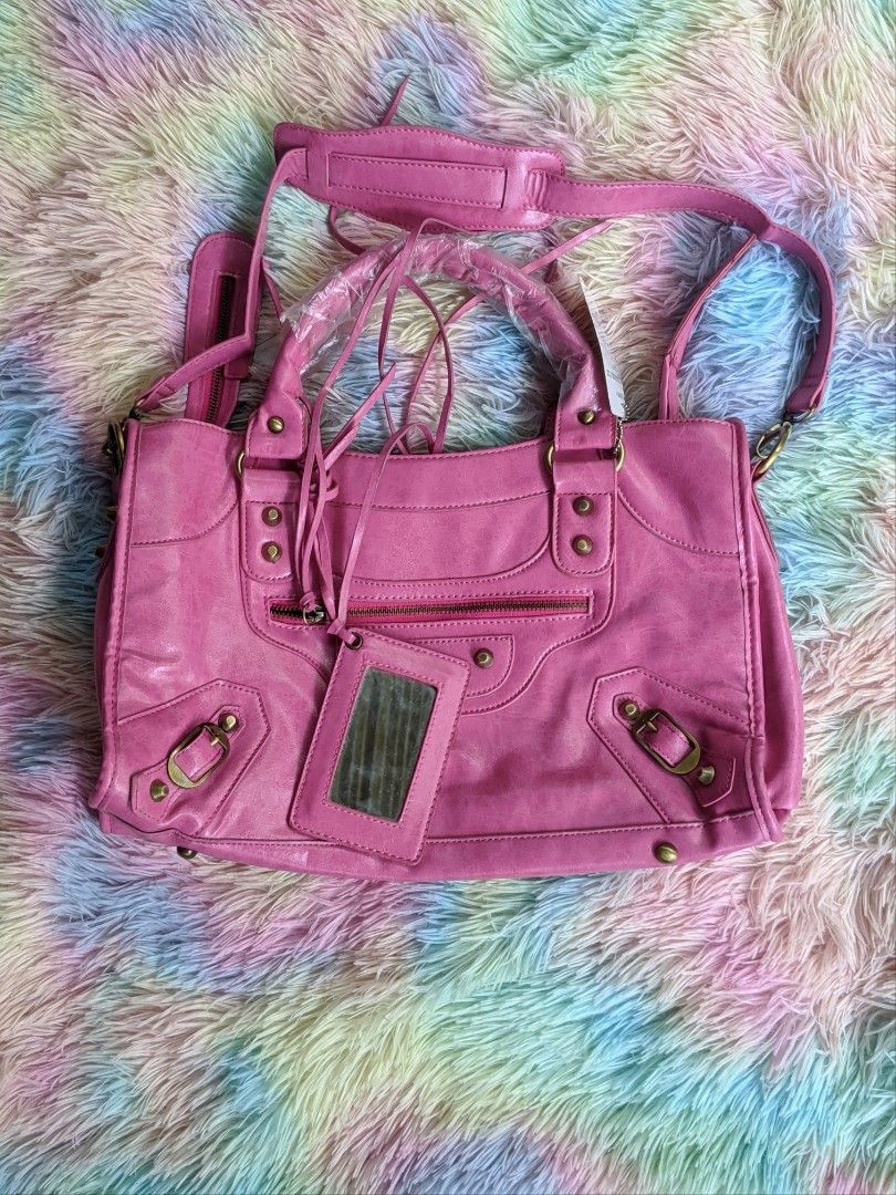 CITY BAG INSPIRED (Category: Shoulder Bags) located in President Roxas. Submitted by keanmichael248 (Listing ID 1466902087, Image 1). Description: .