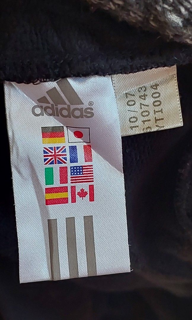 classic adidas 3-Stripes Essentials Logo Pullover Hoodie (Category: Activewear) located in Pozorrubio. Submitted by infinite_grind_0.1 (Listing ID 1466818724, Image 3). Description: 285 This is a classic adidas 3-Stripes Essentials Logo Pullover Hoodie. on tape: chest 22 length 24.