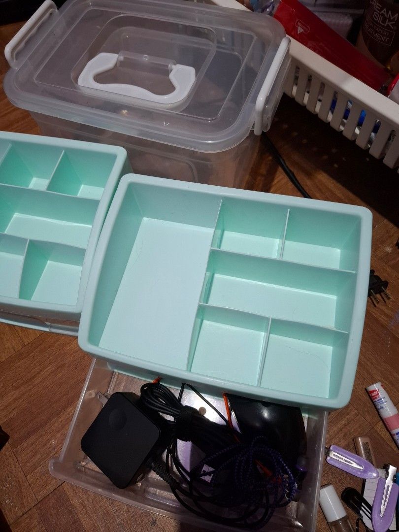 Clear and Mint Green Multi-Compartment Storage Box (Category: Storage Boxes & Baskets) located in Manila. Submitted by usagichan_rabbit (Listing ID 1466870187, Image 3). Description: 200 for take all di kasama laman Clear plastic storage container with mint green multi-compartment trays inside. Includes a lid with a white handle on top. Handy for organizing small items like crafts, stationery, or accessories. Stackable design saves space on desks