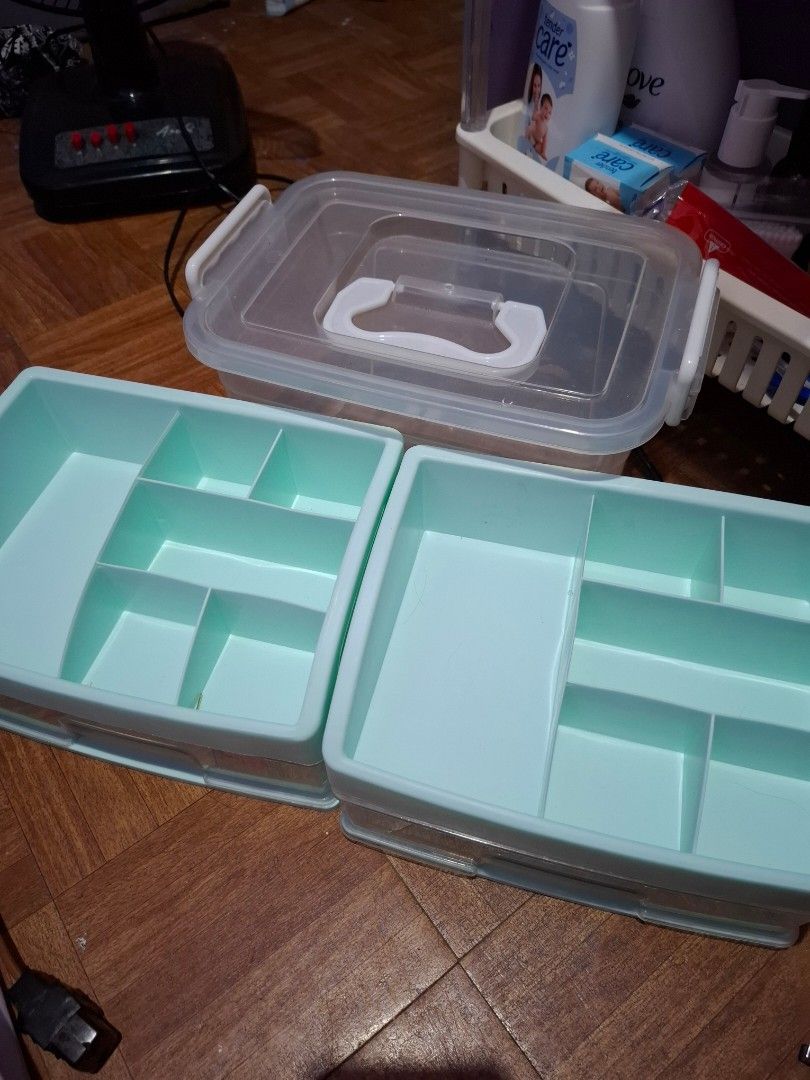 Clear and Mint Green Multi-Compartment Storage Box (Category: Storage Boxes & Baskets) located in Manila. Submitted by usagichan_rabbit (Listing ID 1466870187, Image 1). Description: 200 for take all di kasama laman Clear plastic storage container with mint green multi-compartment trays inside. Includes a lid with a white handle on top. Handy for organizing small items like crafts, stationery, or accessories. Stackable design saves space on desks
