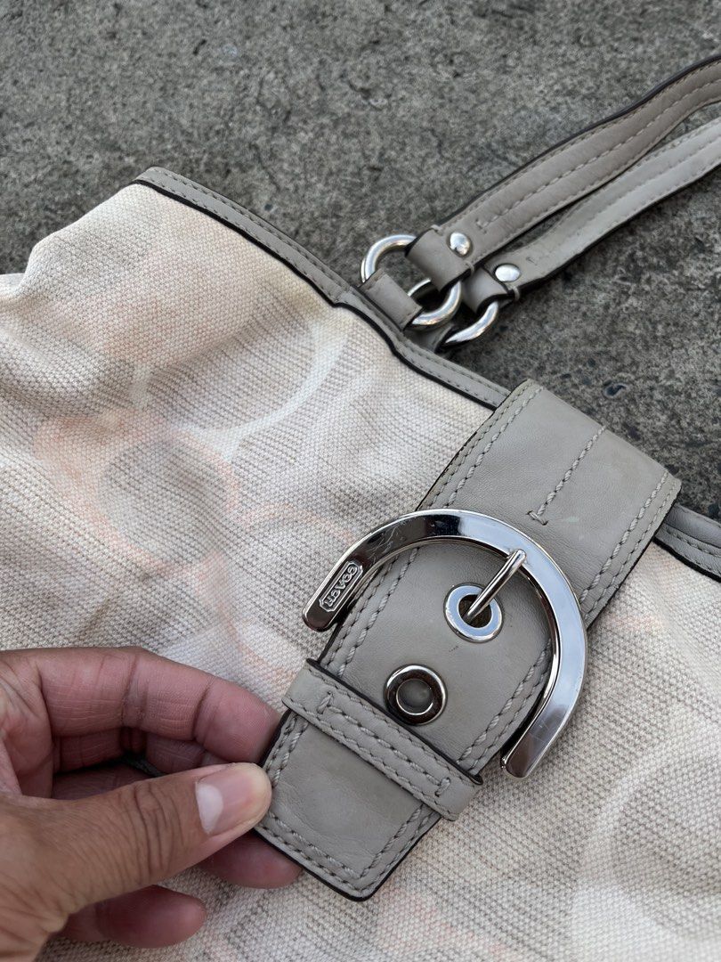 Coach (Category: Shoulder Bags) located in Davao. Submitted by hev-adi (Listing ID 1466918868, Image 3). Description: Excellent condition Need wash only.