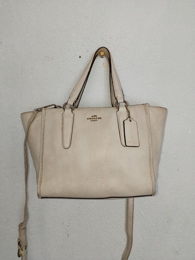 Coach 2way (Category: Cross-body Bags) located in Cavite. Submitted by bagssection04 (Listing ID 1466826038, Image 1). Description: Coach 2way semi medium dirty white color.