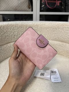 (Category: ) located in . Submitted by roxy_collection634 (Listing ID 1466896802, Image 1). Description: .