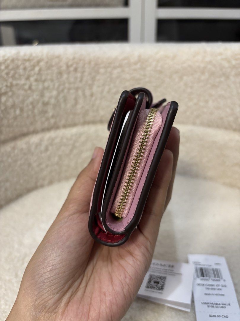 Coach Bifold Wallet (Pink) (Category: Luxury Bags & Wallets) located in Manila. Submitted by roxy_collection634 (Listing ID 1466896802, Image 2). Description: Coach Bifold Wallet (Pink) Medium size Original Brandnew With tag, carecard and polyplastic Open for Layaway Pm for Interested 📤.