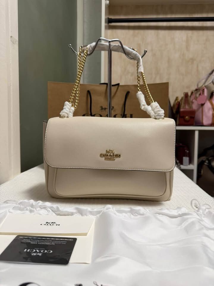Coach Elodie (Category: Shoulder Bags) located in Binan City. Submitted by pinkykeenshop (Listing ID 1466780218, Image 1). Description: .