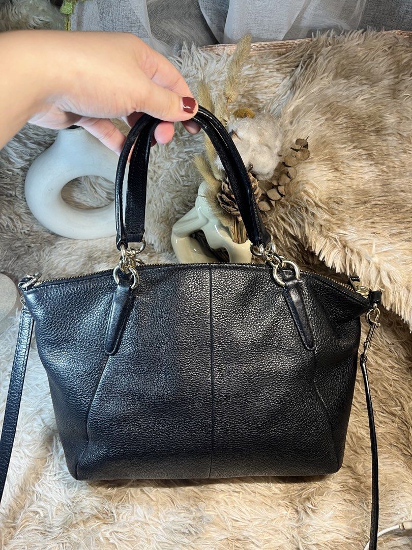 Coach Kelsey (Category: Cross-body Bags) located in Cavite. Submitted by gastuseraph (Listing ID 1466965996, Image 2). Description: Authentic. Selling low Check photos for flaw: creed, some rubber lining dent, hardware fades/scratches! .