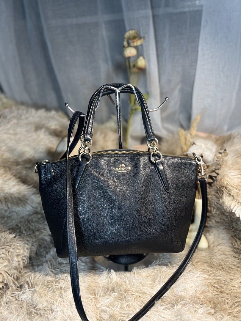 Coach Kelsey (Category: Cross-body Bags) located in Cavite. Submitted by gastuseraph (Listing ID 1466965996, Image 1). Description: Authentic. Selling low Check photos for flaw: creed, some rubber lining dent, hardware fades/scratches! .