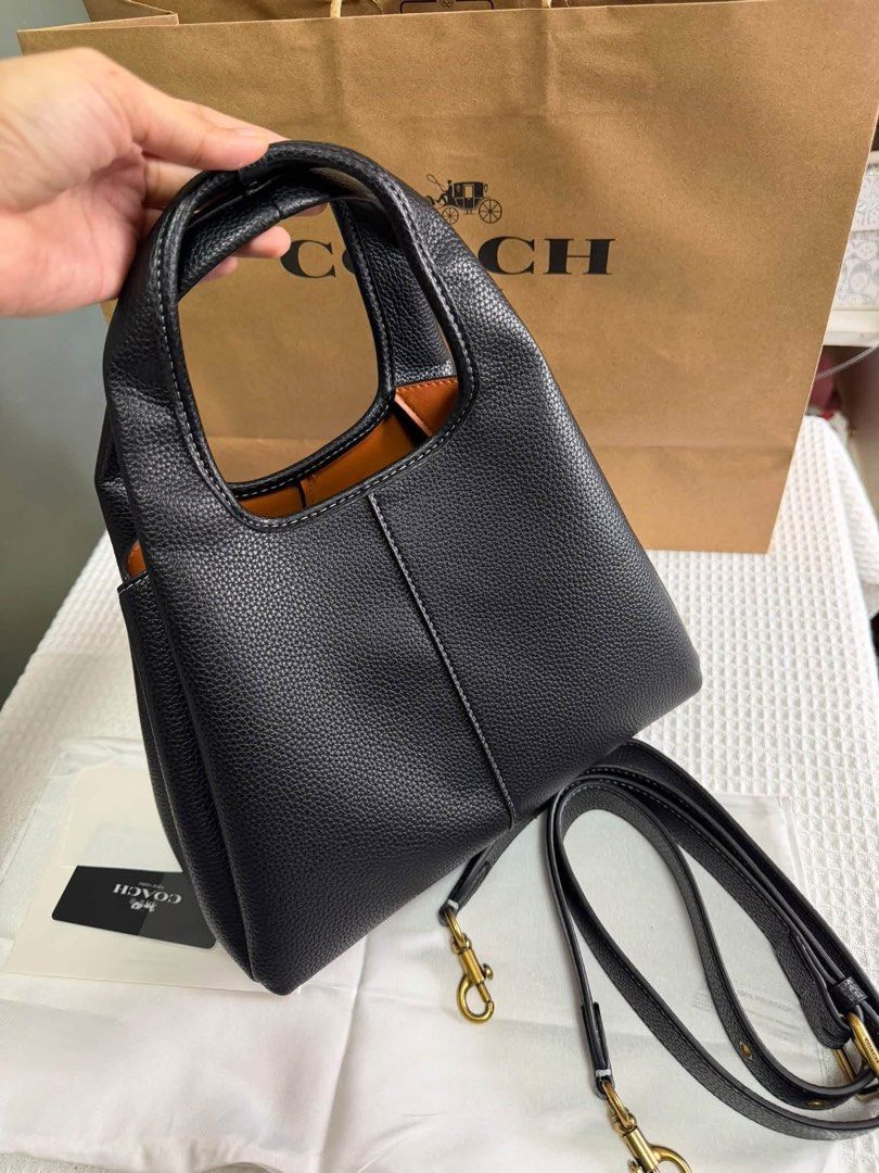 Coach Lana 22 (Category: Shoulder Bags) located in Binan City. Submitted by pinkykeenshop (Listing ID 1466780019, Image 3). Description: .
