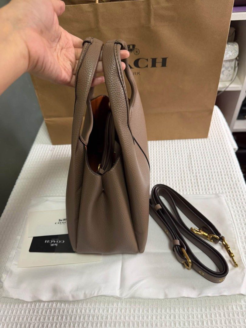 Coach Lana 22 (Category: Shoulder Bags) located in Binan City. Submitted by pinkykeenshop (Listing ID 1466780070, Image 3). Description: .