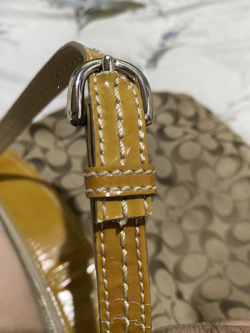 Coach Project Bag (Category: Luxury Bags & Wallets) located in Legazpi City. Submitted by goldenfish.d18172 (Listing ID 1466927299, Image 3). Description: Decluttering! Has many flaws, issues, stains Needs cleaning Has blank ink sa may leather I replaced the handle of the zipper bcs nag-crack na also the handle which is i fixed it na Not for masellan PM me if only interested! :> .