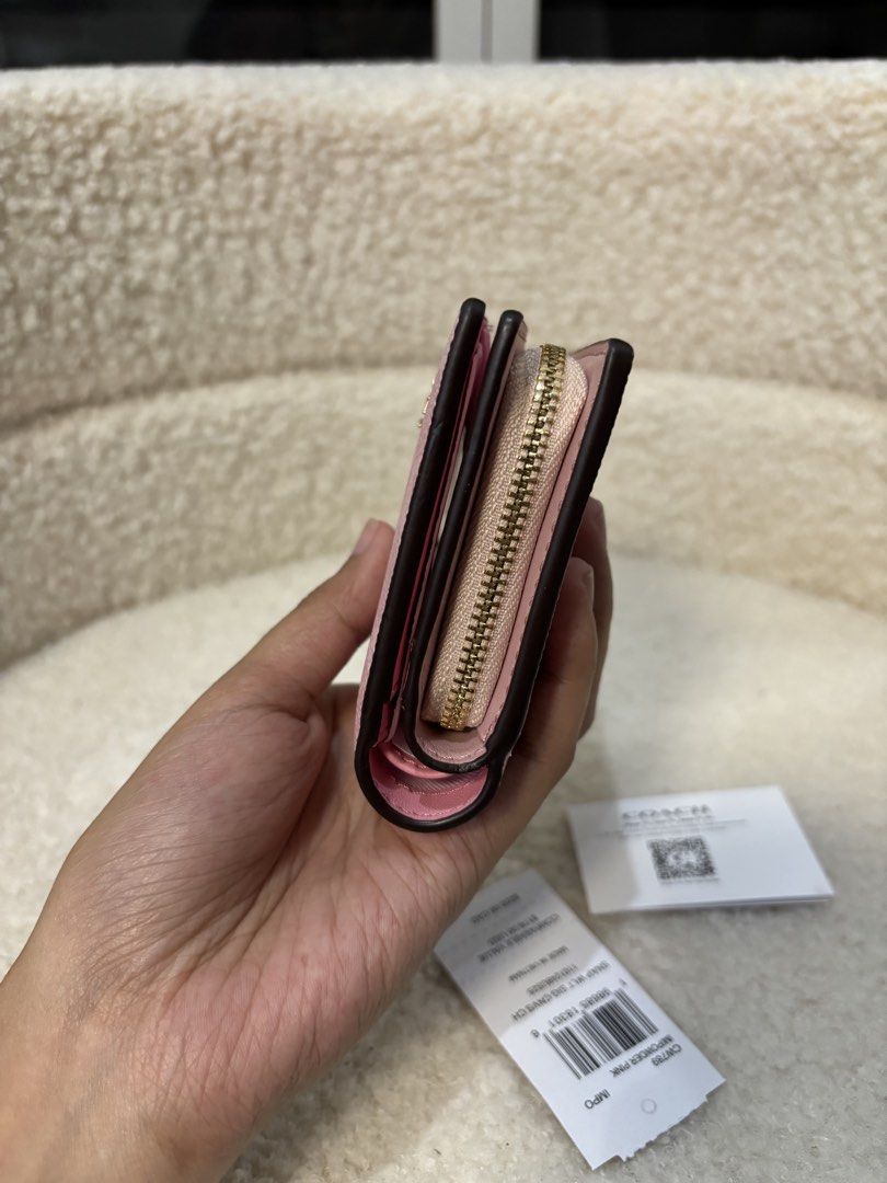 Coach Snap Wallet (Pink) (Category: Luxury Bags & Wallets) located in Manila. Submitted by roxy_collection634 (Listing ID 1466897482, Image 2). Description: Coach Snap Wallet (Pink) Small size Original Brandnew With tag, carecard and polyplastic Open for Layaway Pm for Interested 📤.