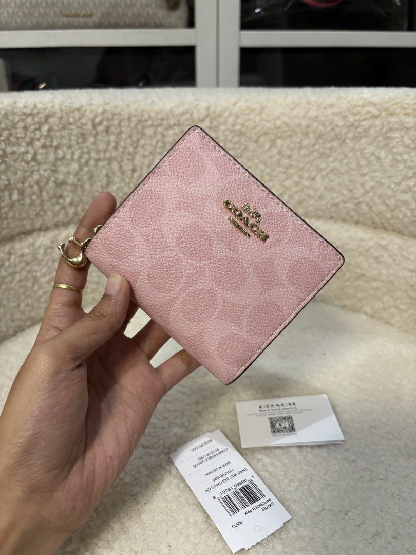 Coach Snap Wallet (Pink) (Category: Luxury Bags & Wallets) located in Manila. Submitted by roxy_collection634 (Listing ID 1466897482, Image 1). Description: Coach Snap Wallet (Pink) Small size Original Brandnew With tag, carecard and polyplastic Open for Layaway Pm for Interested 📤.