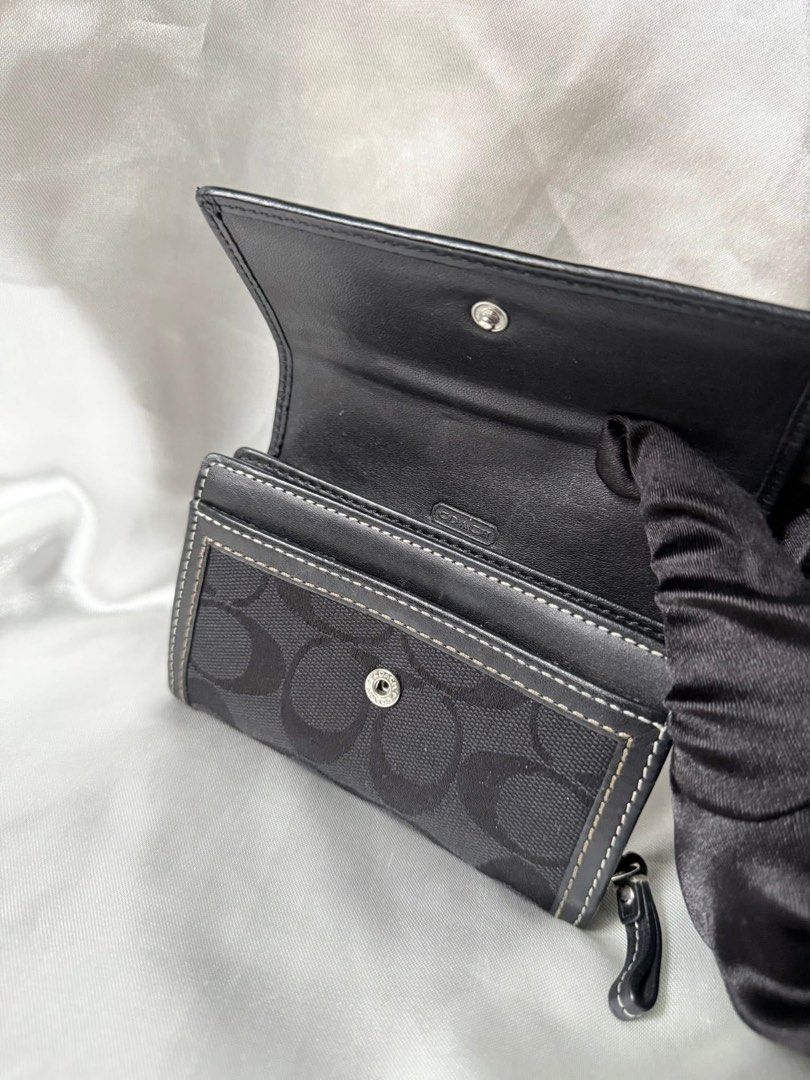 Coach Wallet (Category: Luxury Bags & Wallets) located in Malabon City. Submitted by ktlnp (Listing ID 1466888729, Image 3). Description: ♡ COACH TRIPLE MINI WALLET IN BLACK ♡ ⋆˙⟡ 10/10 condition — looks brand new! ⋆˙⟡ Authentic Coach ⋆˙⟡ Comes with key ring ⋆˙⟡ Super ganda in person, parang never used! 🏷️ ₱2,500 ONLY — OPEN FOR STEAL! Good deal for Coach girlies! 🫶🏻 📍 Malabon 💌 DM me if interested..