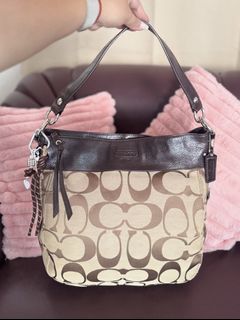 (Category: ) located in . Submitted by shopluckyfindsbydk (Listing ID 1466784628, Image 1). Description: .