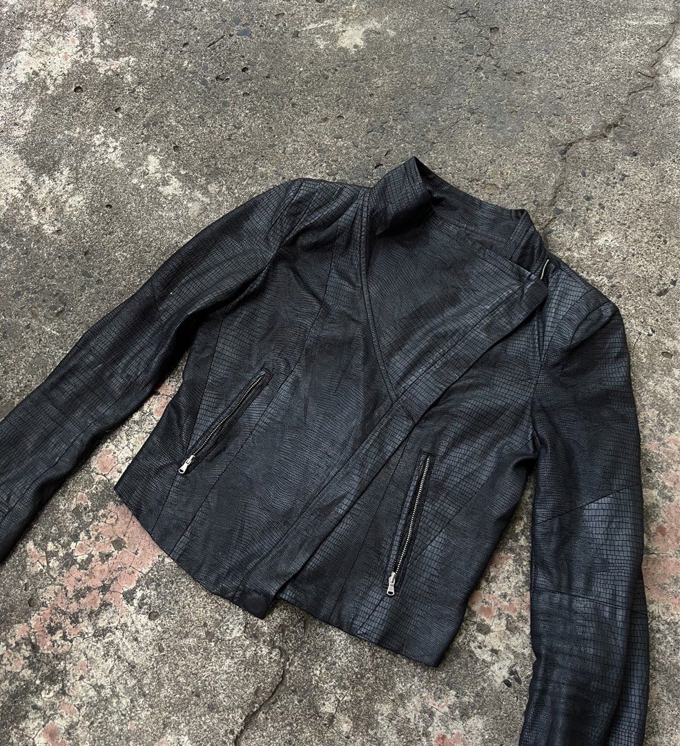 Codes Combine c.code Asymmetrical Snake Print Cropped Biker Jacket (Category: Coats, Jackets and Outerwear) located in Dapitan. Submitted by gelbread (Listing ID 1466881347, Image 2). Description: .