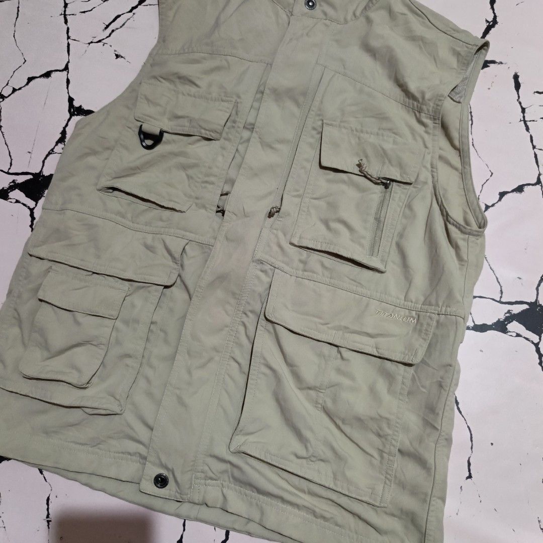 COLUMBIA (Category: Activewear) located in Cebu City. Submitted by papart1993 (Listing ID 1466916855, Image 3). Description: COLUMBIA TITANIUM OMNI DRY VEST KHAKI EXCELLENT SMALL ON TAG BEST FITS, MEDIUM 21 W 28 L 📩 CEBU LOCATION.