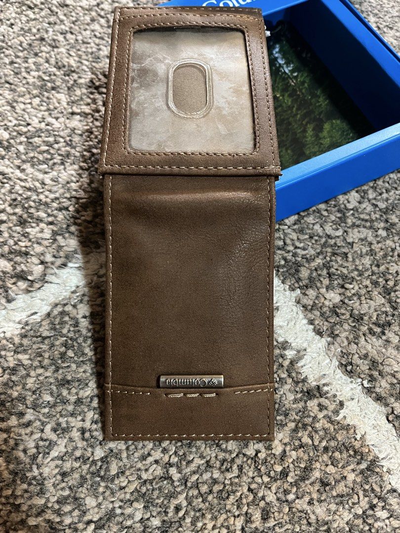 Columbia card holder wallet from U.S (Category: Wallets & Card Holders) located in Manila. Submitted by ty_imported_goods (Listing ID 1466777488, Image 3). Description: Original from U.S Srp $38 Color: Tan.
