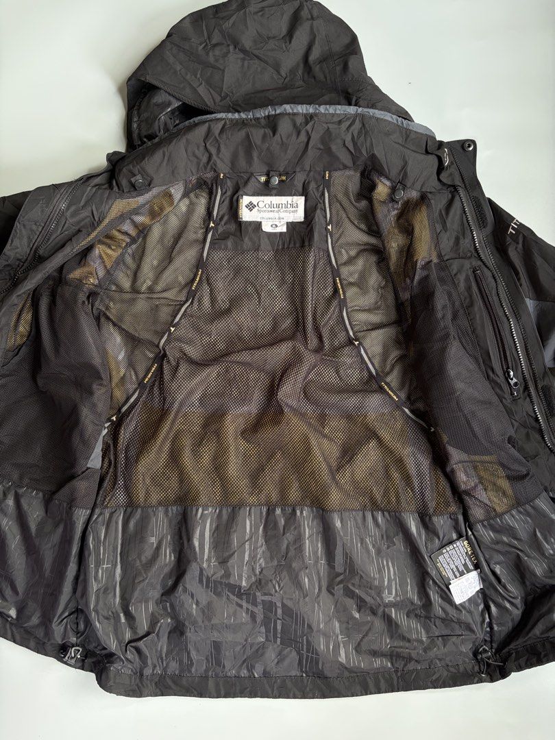 Columbia Titanium Gore-Tex Performance Shell Jacket Black XL (Category: Coats, Jackets and Outerwear) located in Kibawe. Submitted by jeloots (Listing ID 1466842866, Image 3). Description: - Brand: Columbia Titanium - Color: Black and Grey - Material: Gore-Tex Performance Shell (Waterproof & Windproof) - Size: Men's XL (Corresponds to size 105) - Features: Mesh lining, zip chest pocket, lower zip pockets, adjustable hood with drawcords - Conditio