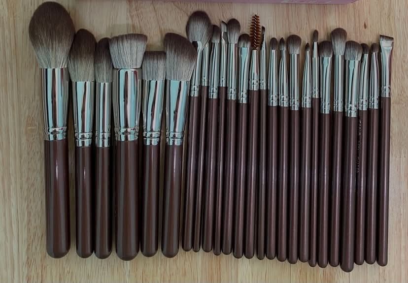Jessup Complete 25-Piece Makeup Brush Set (Category: Makeup) located in Cavite. Submitted by cyrenecen (Listing ID 1466821871, Image 1). Description: 🤎 FOR SALE: JESSUP BRUSH SET – 25 PCS 🤎 ✨ Preloved but barely used 🧼 Already cleaned and well-maintained 🖌️ With brush guards included 🤎 Still in good condition 📦 No pouch or original box included 💸 Selling Price: ₱1,000 🏷️ Original price: ₱1,700+ 📌 RFS: Decluttering 📍 Location: Cavite 📦 