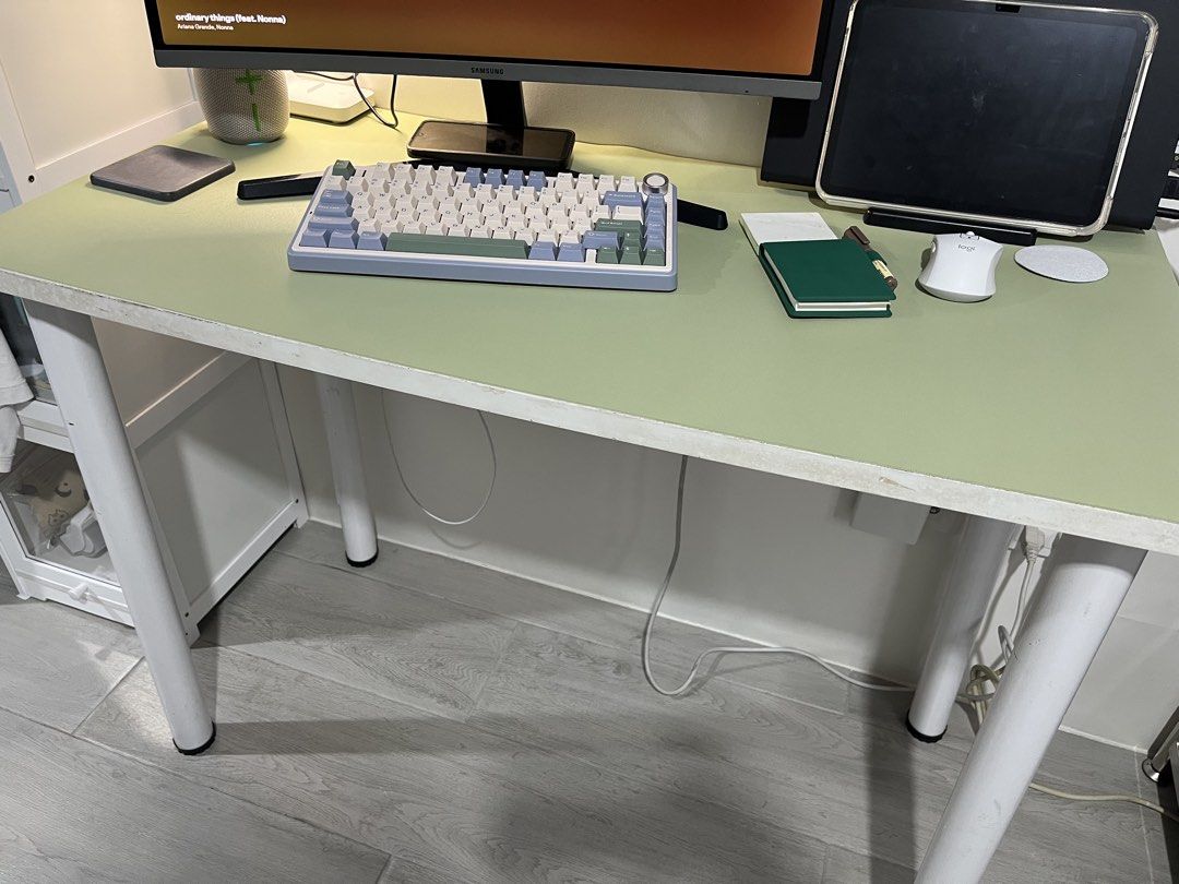 Computer or Study Desk Table White (Category: Tables & Sets) located in Makati City. Submitted by daybreak01 (Listing ID 1466932162, Image 1). Description: White desk 100x50 With stains from use Free green desk mat Pick up: Guadalupe, Makati.