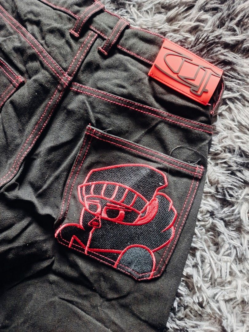 Consta (Category: Activewear) located in Kuala Lumpur. Submitted by rishseller (Listing ID 1466851915, Image 3). Description: sye dh malas nak pakai material dh mcm seluar kepala kain 20 oz keras nak mapuih bolh mintak nego ye kawan kawan.