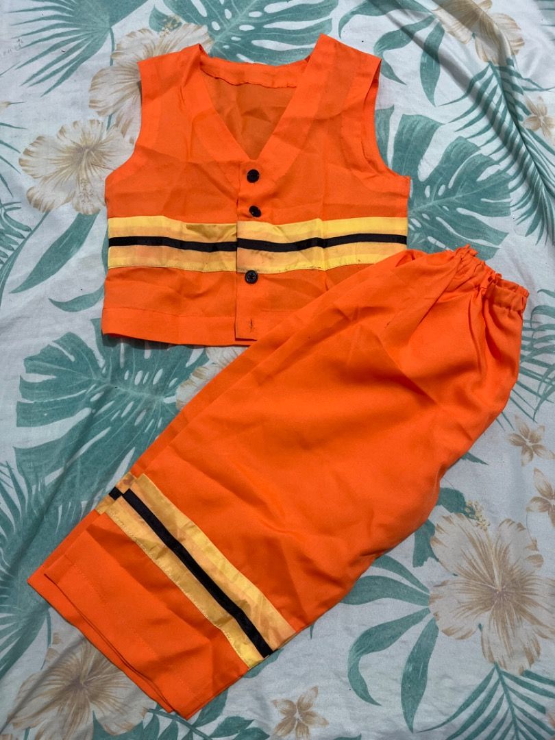 Construction theme children's costume vest and pants set (Category: Babies & Kids Fashion) located in Santiago. Submitted by evrythngulove (Listing ID 1466809607, Image 1). Description: - Vibrant orange costume set includes a vest and matching pants - Vest features cool black buttons and yellow/black striped chest trim - Pants designed with matching striped trim near the cuffs - Comfortable elastic waistband for easy dressing - Perfect for dress-