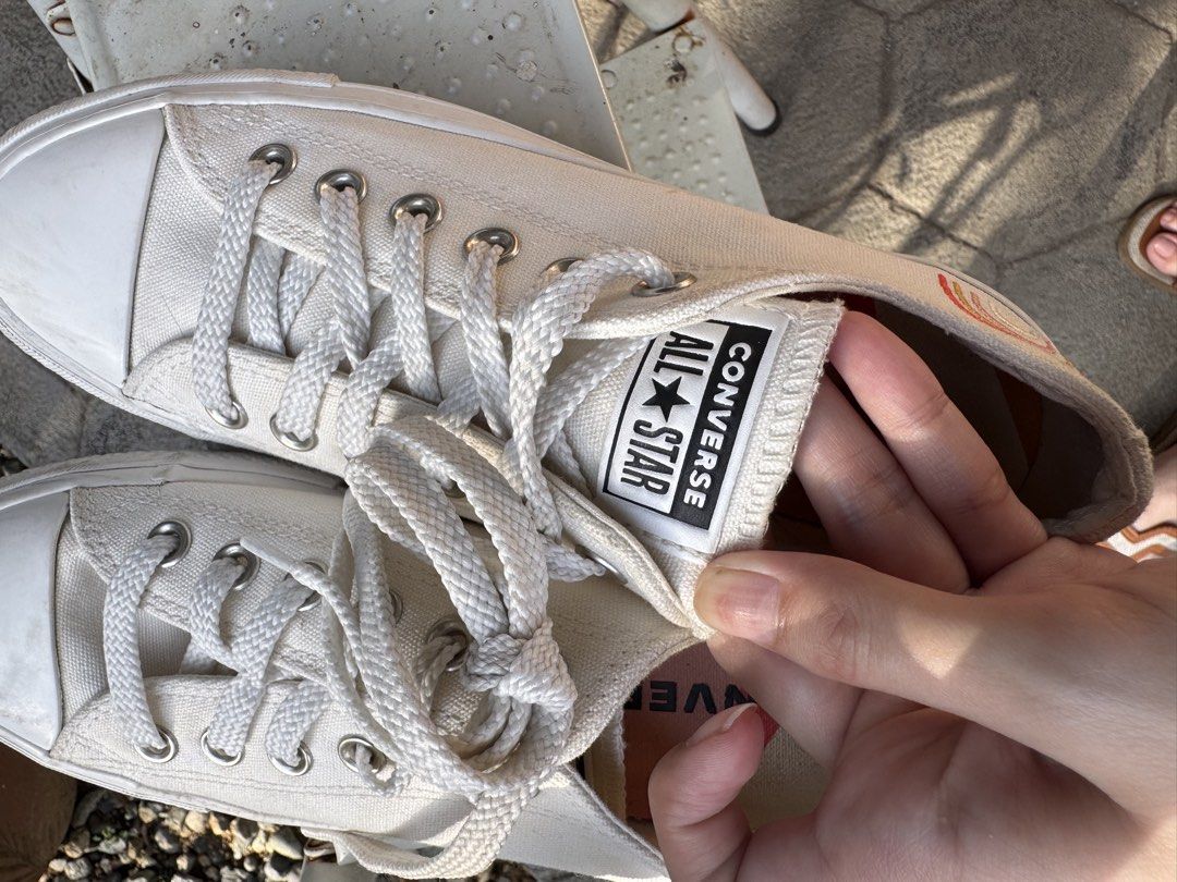 Converse All Star Embroidered Sun and Rainbow (Category: Sneakers) located in Bulacan. Submitted by alshopie (Listing ID 1466868571, Image 2). Description: .