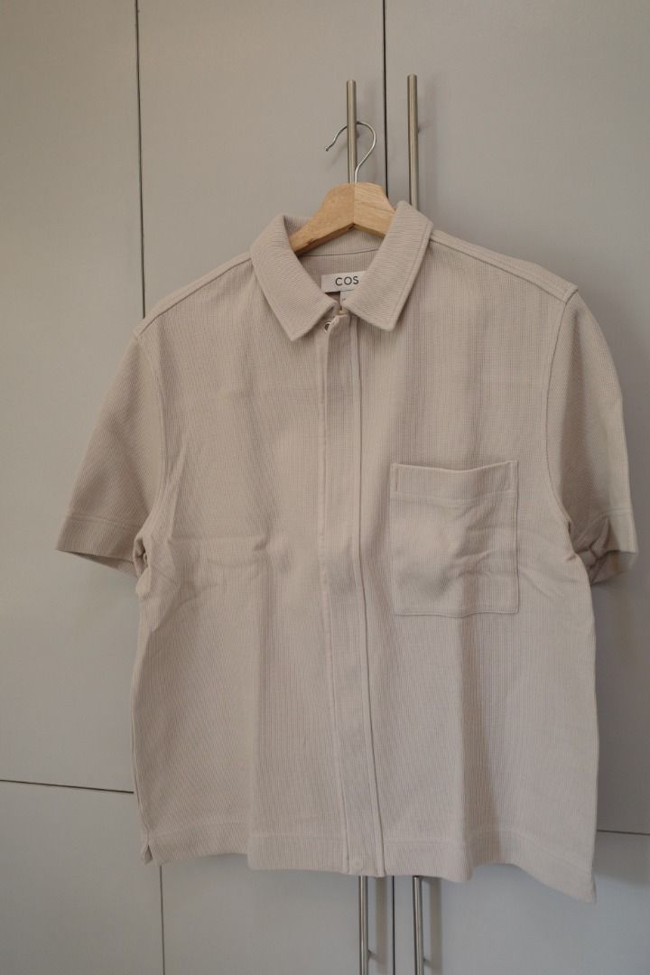 COS Zip-Up Polo Shirt (Category: Tshirts & Polo Shirts ) located in Taguig. Submitted by arajabati29836 (Listing ID 1466789847, Image 1). Description: .