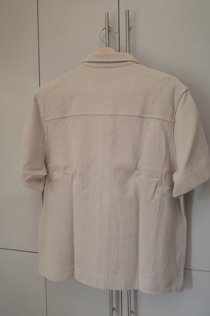 COS Zip-Up Polo Shirt (Category: Tshirts & Polo Shirts ) located in Taguig. Submitted by arajabati29836 (Listing ID 1466789847, Image 2). Description: .