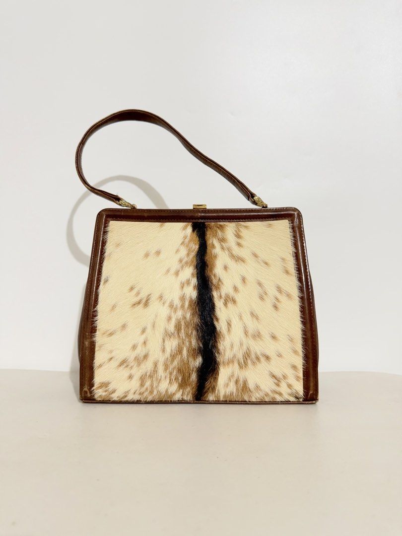 Cow Skin Leather Bag (Category: Luxury Bags & Wallets) located in Manila. Submitted by coachiqueclosetbysuei_3rdaccnt (Listing ID 1466941616, Image 2). Description: 💫 Cow Skin Leather 💫 𝐒𝐨𝐮𝐫𝐜𝐞: Japan🇯🇵 💫 𝐈𝐬𝐬𝐮𝐞: None 💫 𝐂𝐨𝐧𝐝𝐢𝐭𝐢𝐨𝐧: 9/10 Excellent Condition 💫 𝐎𝐭𝐡𝐞𝐫𝐬: Need Polishing 💫 The color may vary due to lighting 💫 What you see is what you get ——————𝓜𝓾𝓼𝓽 𝓡𝓮𝓪𝓭!——————— 📍 𝐋𝐨𝐜𝐚𝐭𝐢𝐨𝐧: Intramuros Mani