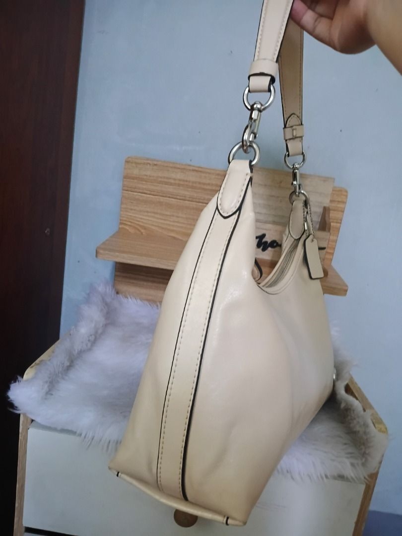 Cream Hobo Shoulder Bag with Silver Hardware (Category: Shoulder Bags) located in Lucena. Submitted by gracious_chin0436 (Listing ID 1466786758, Image 3). Description: - Color: Cream - Style: Curved hobo shoulder bag with top zipper closure - Hardware: Silver-tone with matching detachable charm hangtag - Interior: Clean lining with a flat structured base - Capacity: Spacious enough for all your daily essentials with minimal flaw on corners back p