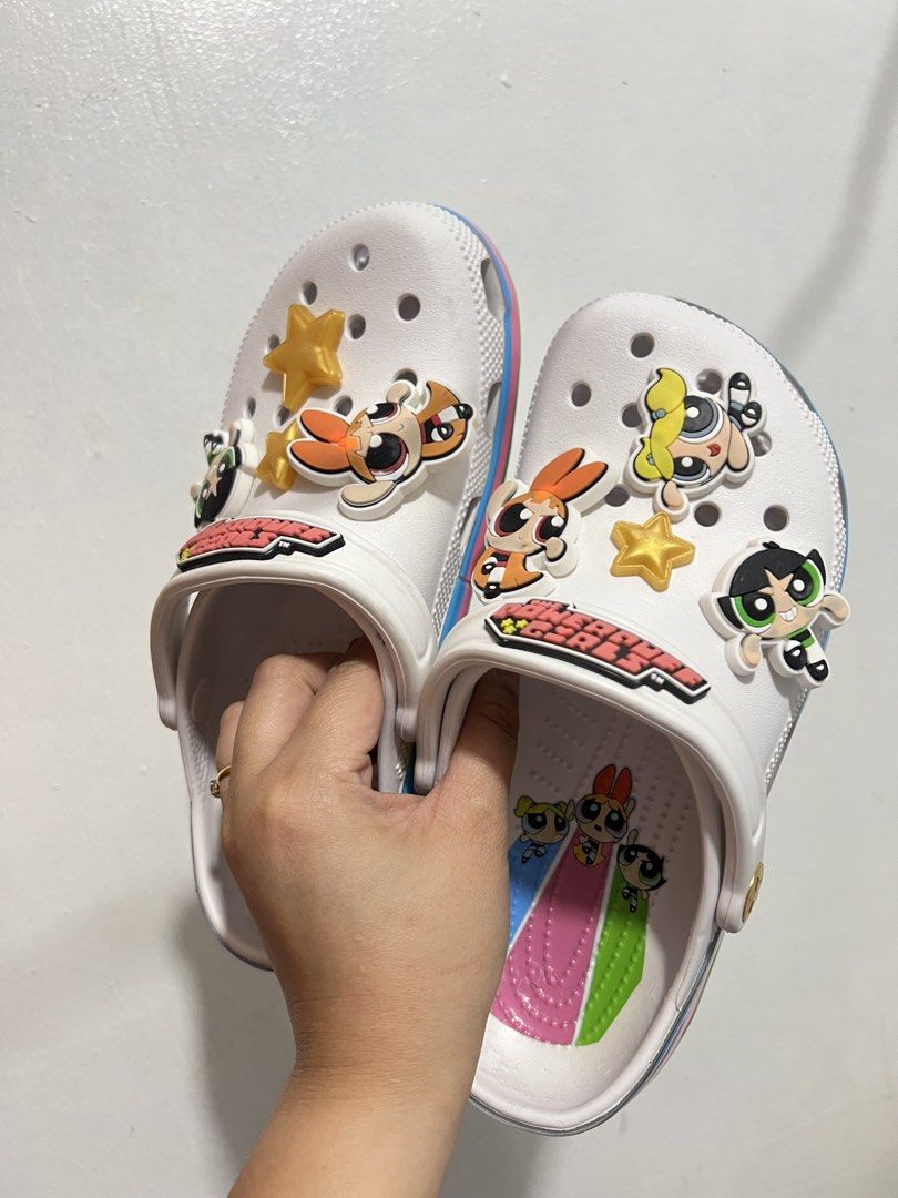 Crocs x powerpuff edition 6womens (Category: Slippers and slides) located in Manila. Submitted by baeshop16 (Listing ID 1466957533, Image 1). Description: Likenew 6womens.