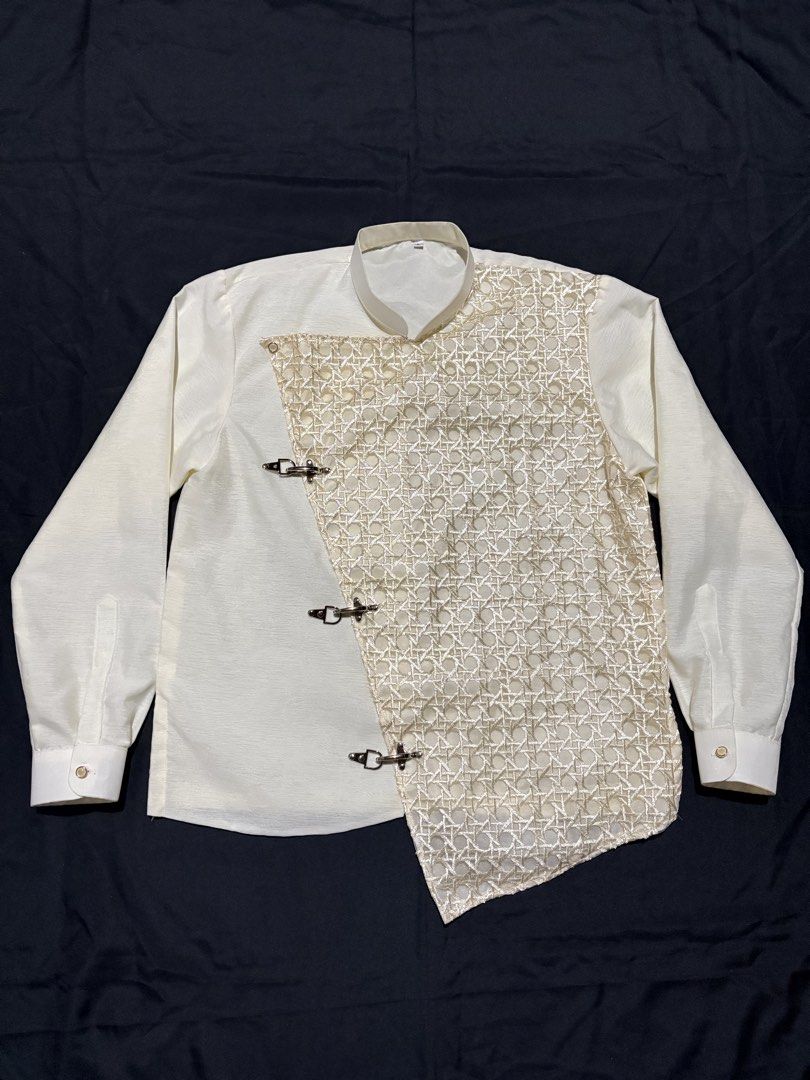 Cropped Clasp Overlap Barong (Category: Formal Shirts) located in Batangas. Submitted by arbyyyyy (Listing ID 1466909605, Image 2). Description: Clasp Overlap Barong (Cropped) Used once only Bought from HINABI.PH (TikTok) Original Price: 1,999 Altered Length Width: 21.5 in. Length: 26 in. Sleeve: 24.5 in.