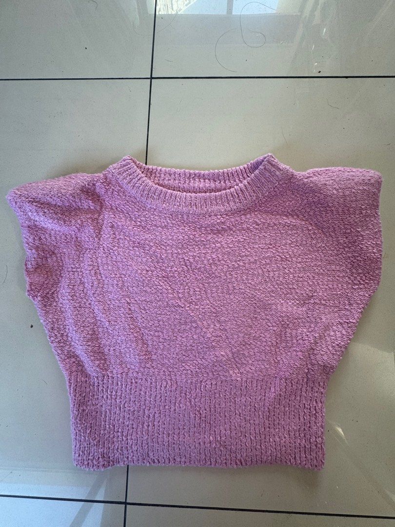 Cute Top pink (Category: Blouses) located in Quezon City. Submitted by prelovedsaleitems (Listing ID 1466781757, Image 1). Description: .