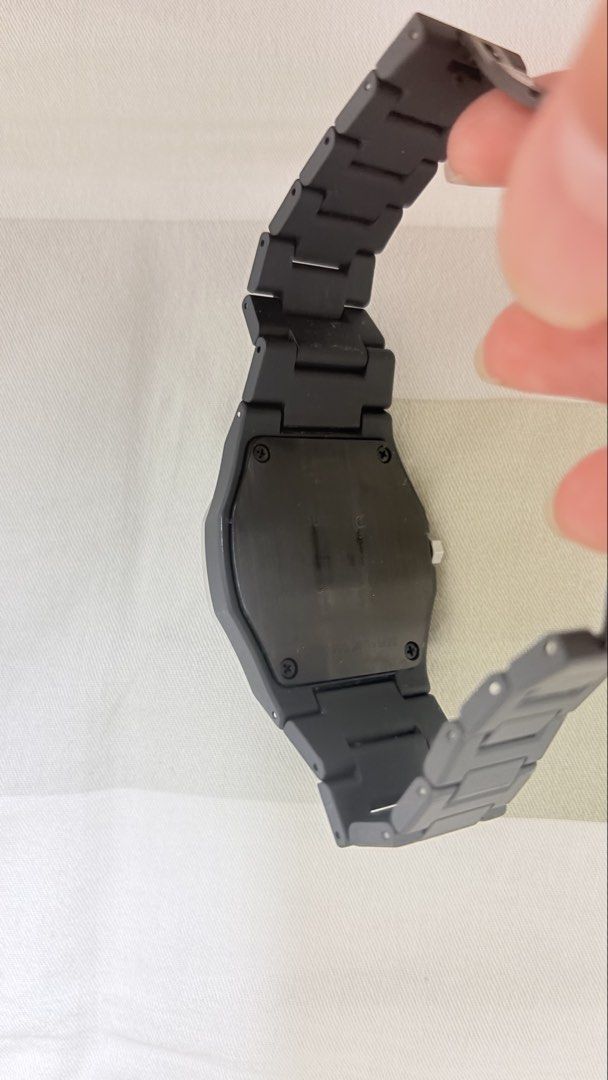 D1 Milano Polycarbon Watch （分類：手錶）位於 Hong Kong。 由 youngeagle-6bf03f 提交（商品編號 1466881978，圖片 3）。簡介： 冇盒冇單，所以平放。