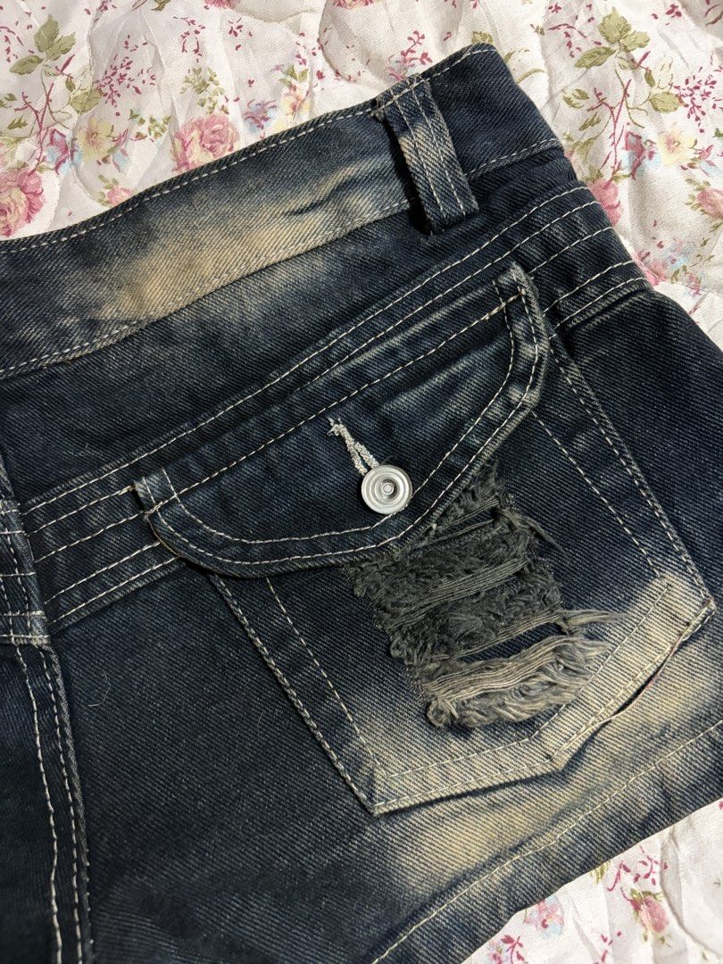 Dark Fade Denim Micro Short (Category: Shorts) located in Muntinlupa City. Submitted by herellas0504 (Listing ID 1466903787, Image 3). Description: Dark Fade Denim Micro Short Mine: 350 | Lock: 450 ———————————— size: 27-29 waistline no issue, good as new pretty sm!.