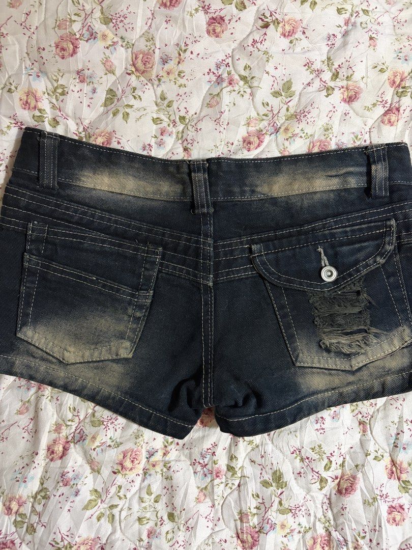 Dark Fade Denim Micro Short (Category: Shorts) located in Muntinlupa City. Submitted by herellas0504 (Listing ID 1466903787, Image 2). Description: Dark Fade Denim Micro Short Mine: 350 | Lock: 450 ———————————— size: 27-29 waistline no issue, good as new pretty sm!.