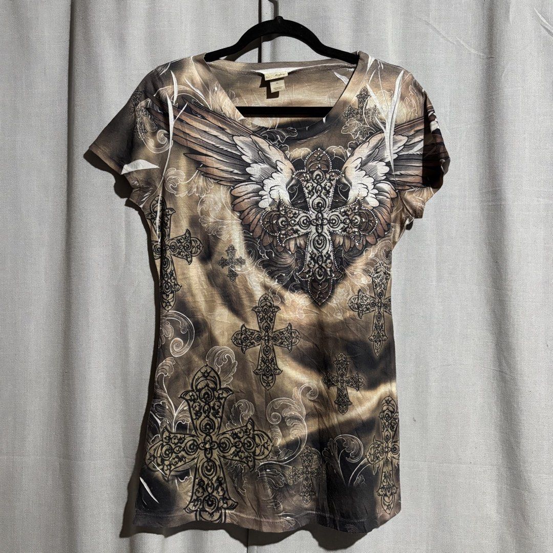 Daytrip Y2K/Grunge Graphic Tee (Category: Shirts) located in Tanjay. Submitted by febmarie (Listing ID 1466892489, Image 1). Description: 📍 Negros Oriental 📦 J&T — SF c/o buyer .