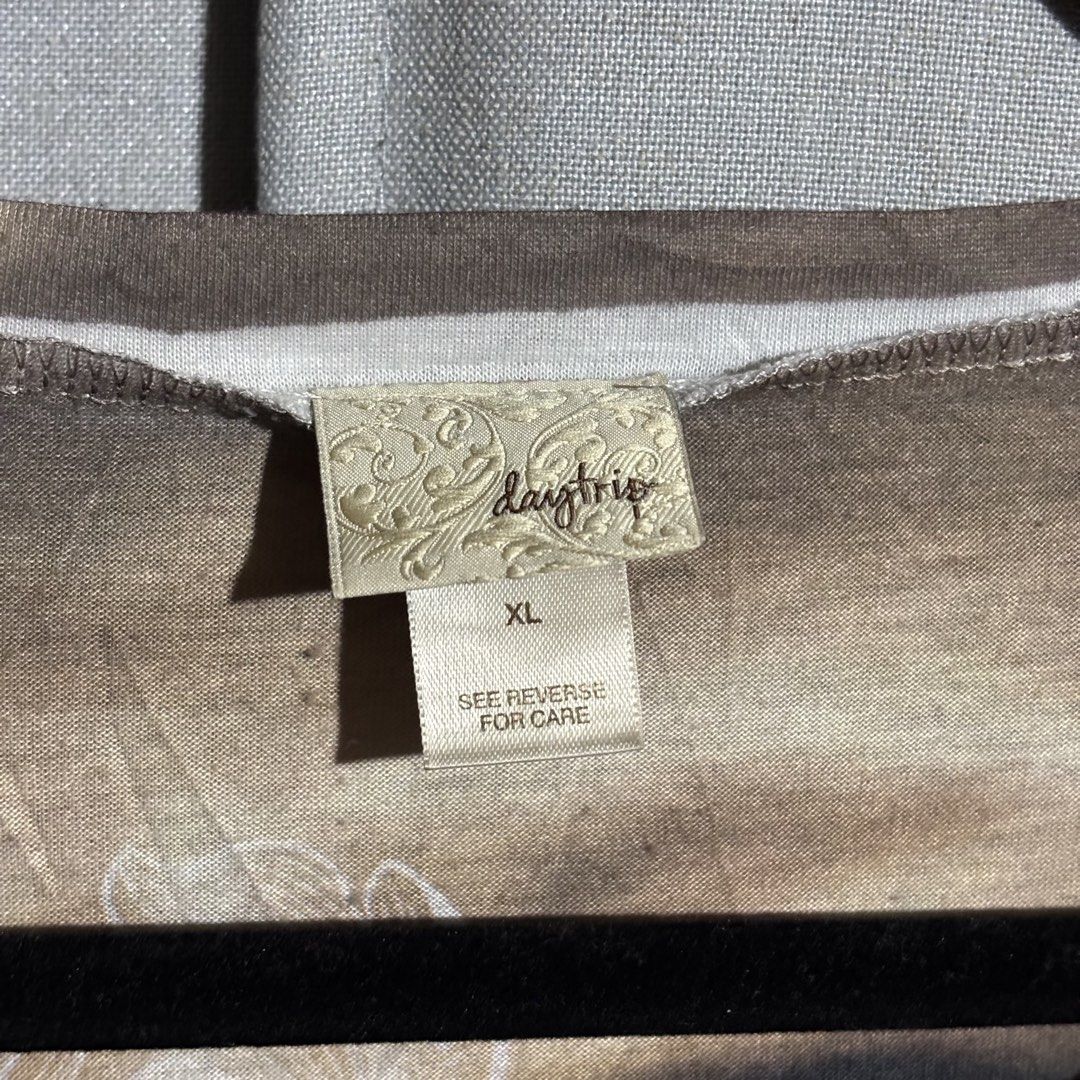 Daytrip Y2K/Grunge Graphic Tee (Category: Shirts) located in Tanjay. Submitted by febmarie (Listing ID 1466892489, Image 2). Description: 📍 Negros Oriental 📦 J&T — SF c/o buyer .