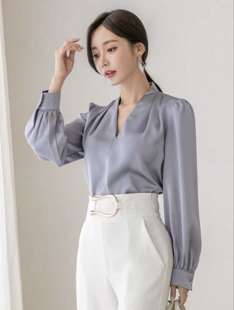 DAZY Solid Puff Sleeve V Neck Blouse (Category: Longsleeves) located in Virac. Submitted by cams_2601 (Listing ID 1466819227, Image 1). Description: Condition: Good and used once Size: XL.