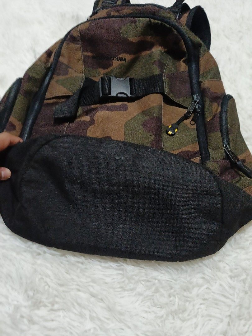 DC Shoes Camo Backpack (Category: Backpacks) located in Quezon City. Submitted by jdwoah12 (Listing ID 1466819571, Image 2). Description: - SIZE: LARGE 25+ LITERS CAPACITY - GOOD CONDITION.