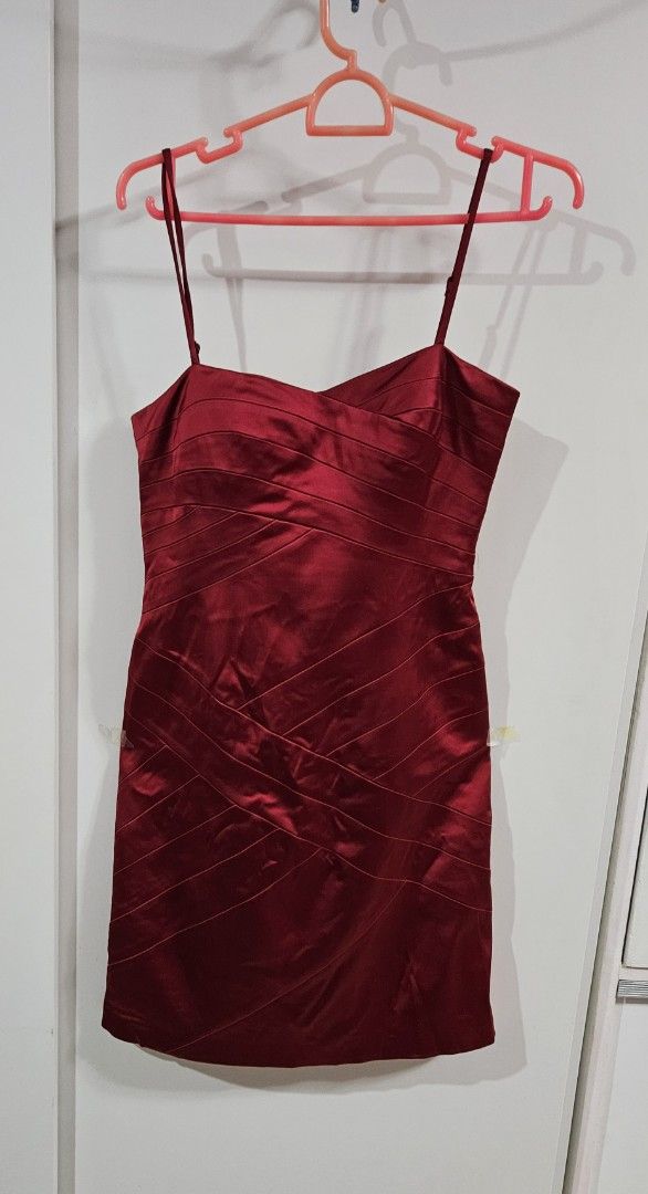 Decode 1.8 Red Party Dress Size 2 (Category: Evening dresses & gowns) located in Caloocan City. Submitted by rm.diaz (Listing ID 1466887998, Image 1). Description: - Brand/Model: Decode - Color & Material: Red satin - Size: 1.8 - Design: Fitted silhouette, spaghetti straps, and trendy horizontal strap details on front and back - Closure: Secure back zip - Occasion: Perfect for parties, dinners, and special nights out.