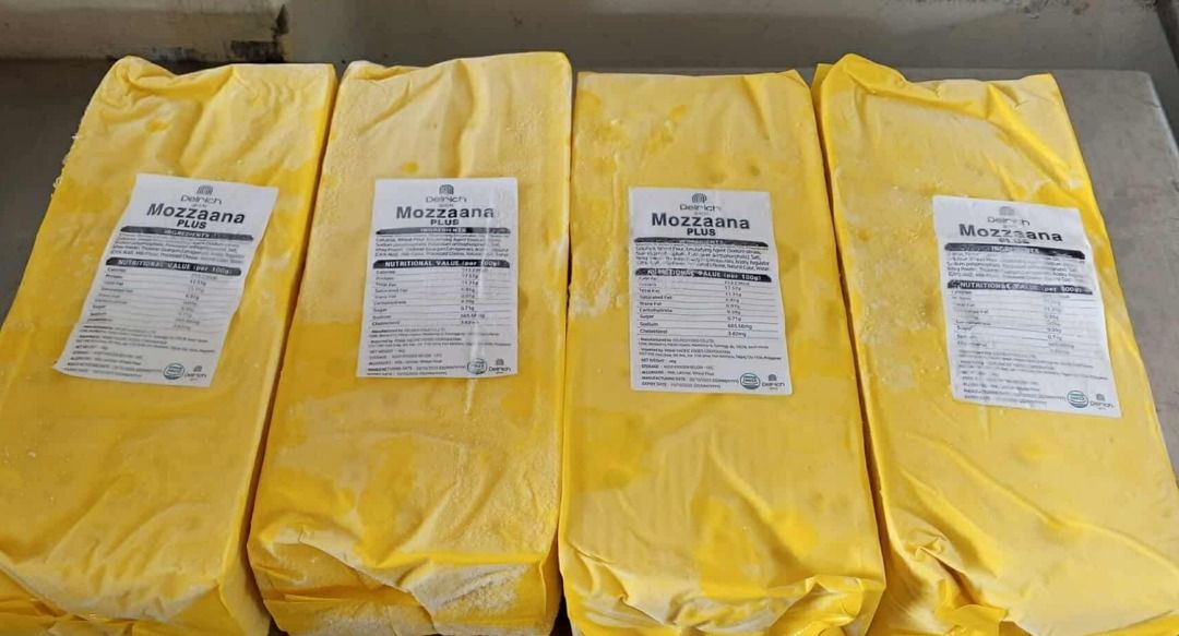 Delich Mozzaana Plus Cheese Blocks Mozzarella 4kg (Category: Chilled & Frozen Food) located in Quezon City. Submitted by lasheswithme (Listing ID 1466873348, Image 2). Description: - Product: Delich Mozzaana Plus Cheese - Size: 4kg per block - Condition: Brand new, sealed in yellow wrappers with complete nutrition facts and ingredient labels - Features: Excellent melting texture, ideal for pizzas, pastries, and baking. Perfect for home kitchens o