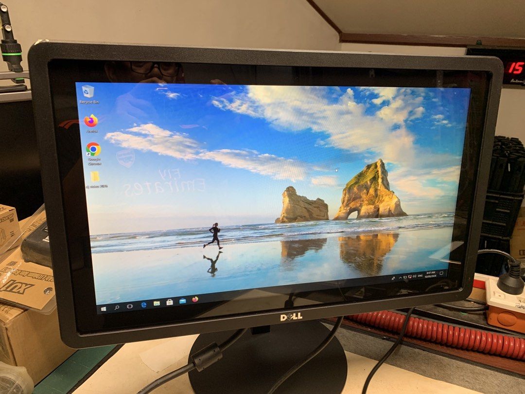 Dell Flat Panel Model E2014Tt Desktop Computer Monitor with Stand (Category: Monitor Screens) located in Paranaque City. Submitted by seb_trading (Listing ID 1466941916, Image 1). Description: - Brand: Dell Desktop Monitor - Condition: Fully functional, powers on clearly with zero dead pixels - Stand: Standard adjustable stand included - Extras: Standard power and display cables attached - Ideal Use: Great budget-friendly secondary screen for wor