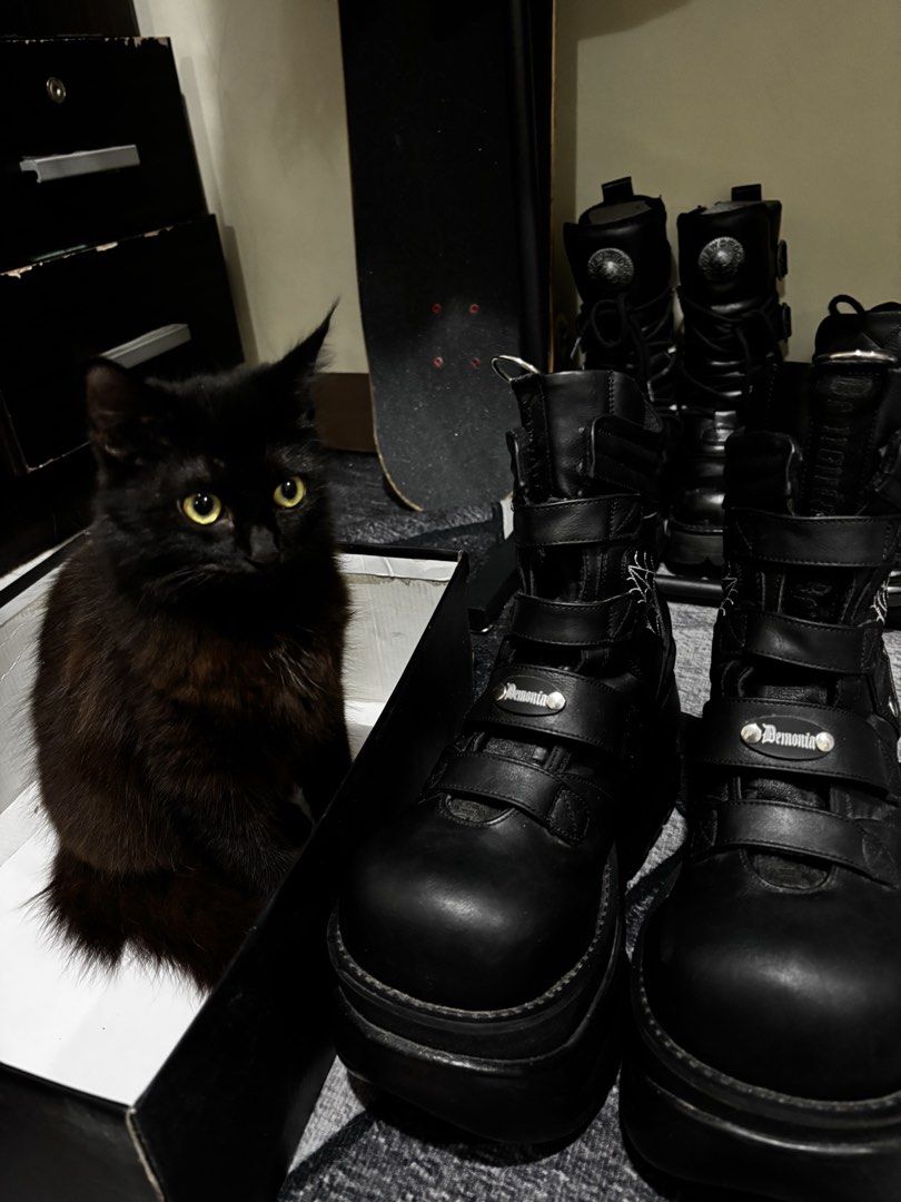 Demonia Boxer-70 (Category: Dress Shoes) located in Pasig City. Submitted by soggywetbug (Listing ID 1466939662, Image 3). Description: Product has no issue. There's slight scratches on the shoe box. .