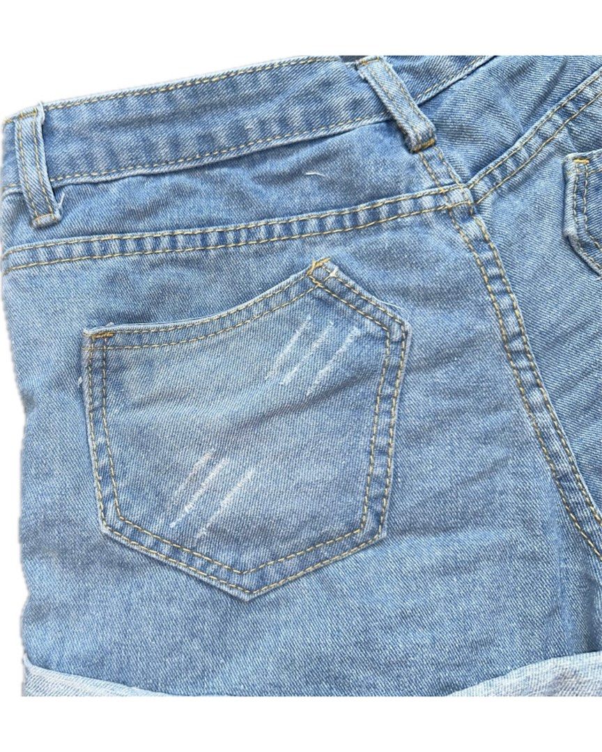 Denim short (Category: Shorts) located in Bacoor. Submitted by pickedbykoko (Listing ID 1466917113, Image 3). Description: Size: 28 inches Length: 10 inches Condition: Very Good 🏷 ₱88.00 Code: K03 .