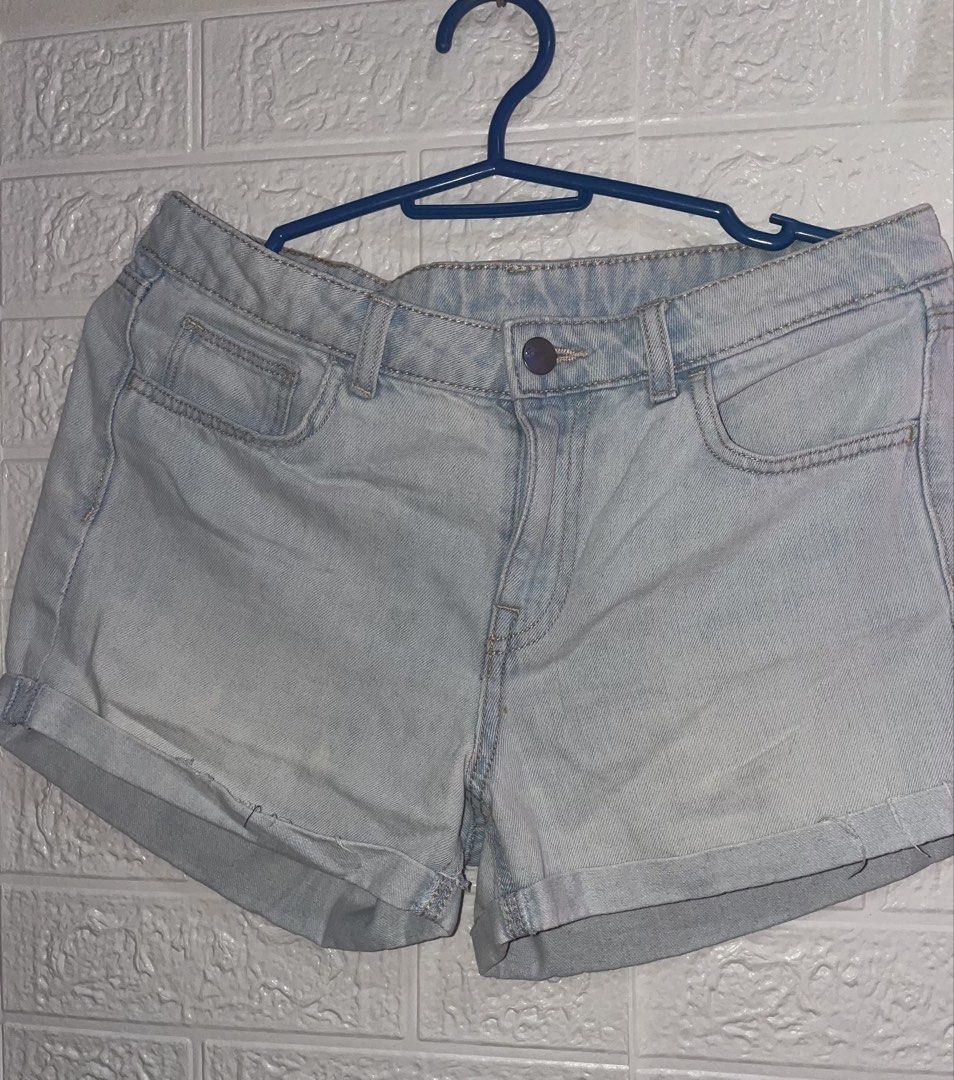 H&M Denim shorts (Category: Shorts) located in Manila. Submitted by xyluv (Listing ID 1466784687, Image 1). Description: H&M denim shorts Non stretch.