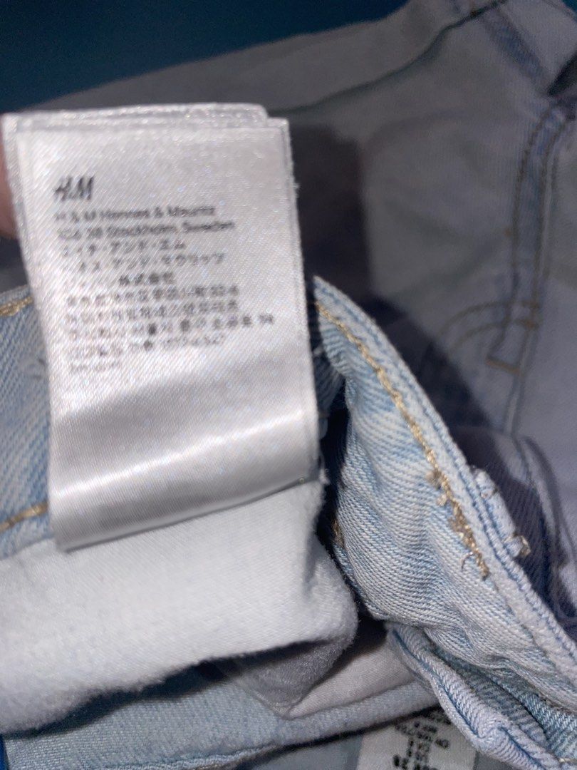 H&M Denim shorts (Category: Shorts) located in Manila. Submitted by xyluv (Listing ID 1466784687, Image 3). Description: H&M denim shorts Non stretch.